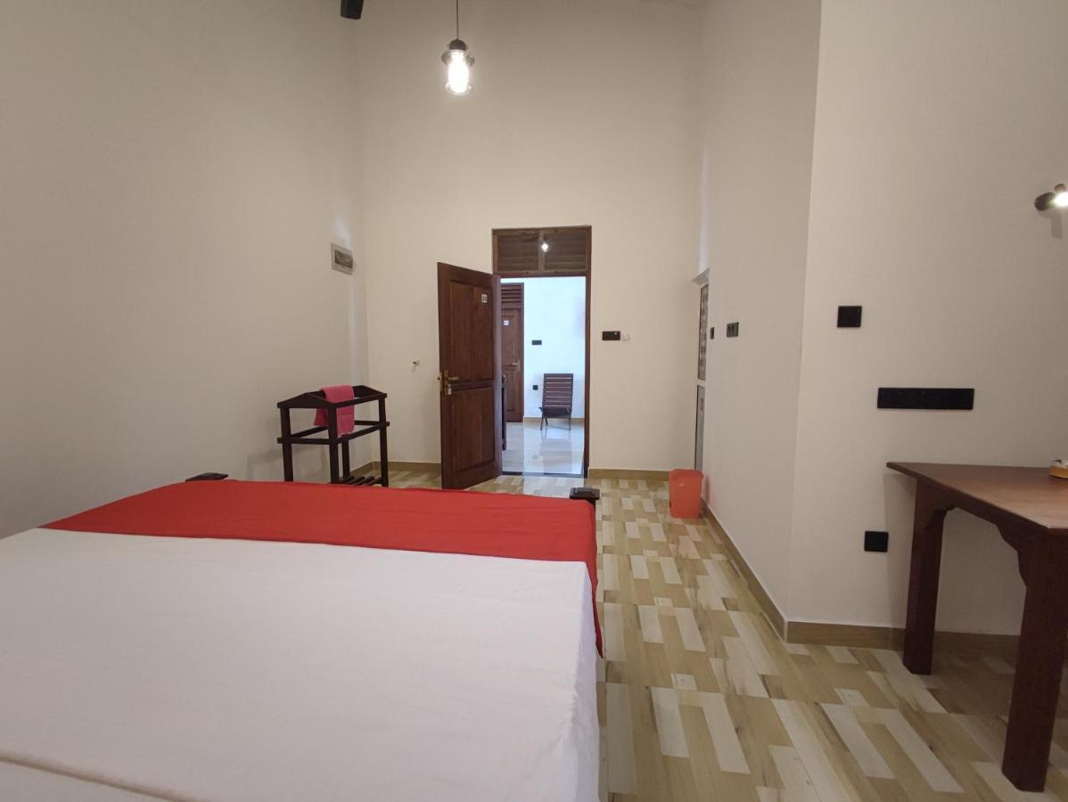 Sara Place Тангале Екстериор снимка